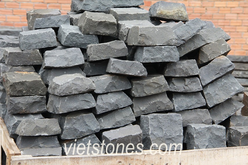 Basalt cobble15 x 15 x 7 cm